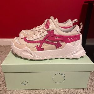 Off-White Odsy-1000 size 42(9)
